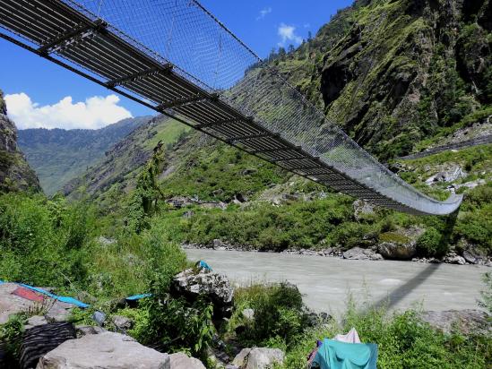 La passerelle au-dessus de la Humla Karnali nadi