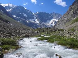 Le glacier de Tombe-Murée vu depuis les sources de la Romanche