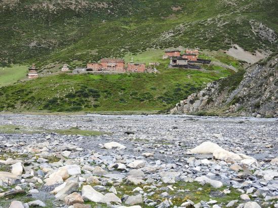 Shey Gompa : 5 maisons, une gompa, et pis c'est tout...