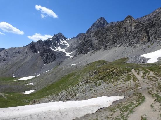 Franchissement du col des Marsailles avec en arrière-plan le Grand Pic de Rochebrune