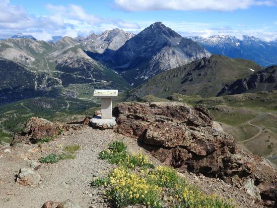 Au sommet du Chenaillet (vues sur Montgenèvre et le Mont Chaberton)