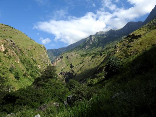 Depuis le sentier de descente depuis Khangelgaon, vue en enfilade de la vallée de la Humla Karnali nadi