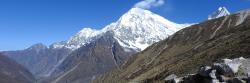 Le Langtang Lirun vu depuis le chemin de ronde de la haute vallée