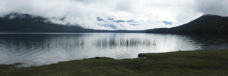 Sur la rive S du lac Rara