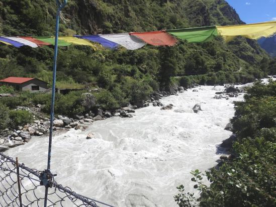 La Mugu Karnali nadi à Dhungedhara