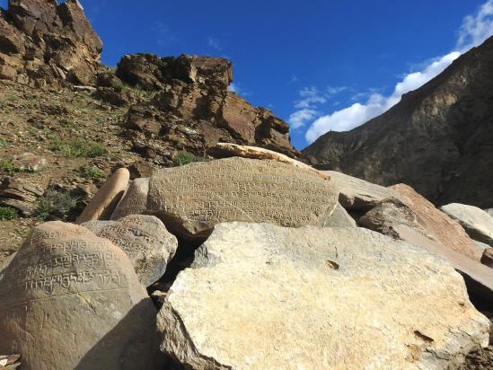 Murs de manis entre Chasip et Rakyo