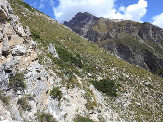 Sur le sentier-balcon après le col