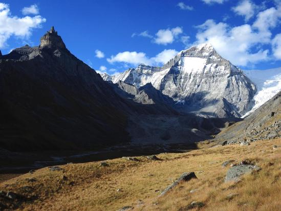 La gâterie de l'après-midi avec la vue du cirque glaciaire du Changdi himal