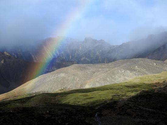 Au matin, arc-en-ciel à Lajar Sumna