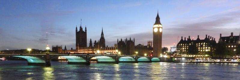 Coucher de soleil sur les bords de la Tamise à Londres