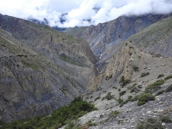 Vue en enfilade de la vallée de la Kyalungpa khola