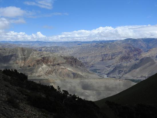 Depuis la bifurcation vers Kagbeni, enfilade de la vallée de la Kali Gandaki vers le N