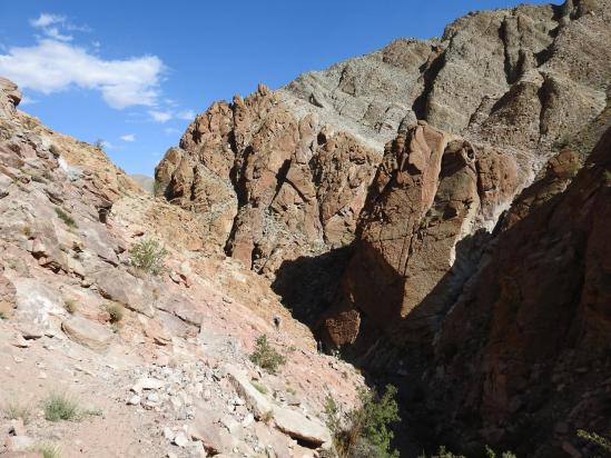 Les gorges rutilantes dans la descente du Kebechen La