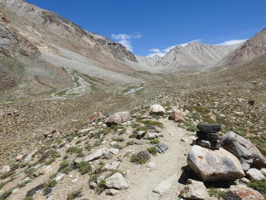 A l'approche de Chutangma dans la haute vallée de la Phacha togpo