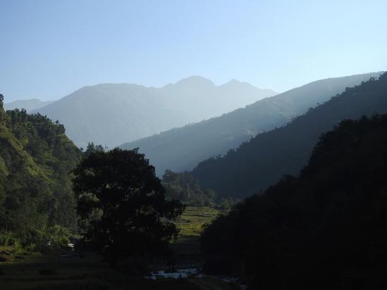 La vallée de la Likhu khola au petit matin