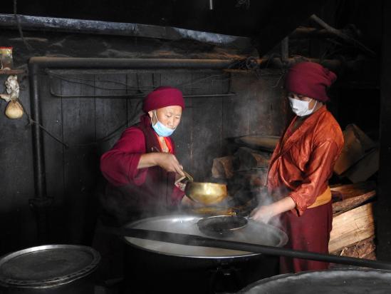 Dans les cuisines du monastère