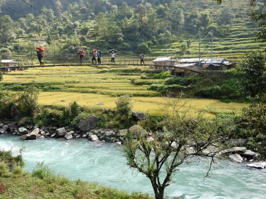 Traversée de la Likhu khola