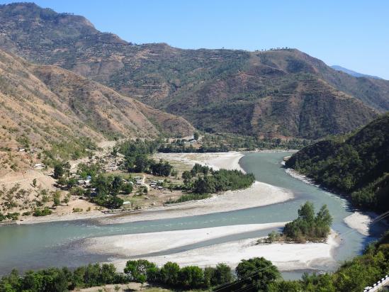 On quitte la vallée de la Sun kosi pour monter vers le col de Sindhuli