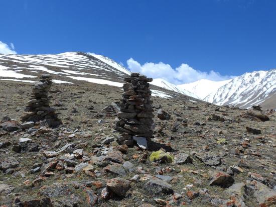 Au pied des deux mamelons avec le Steansi La sur la droite