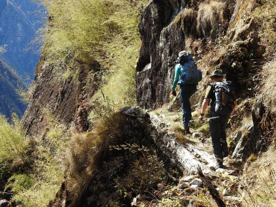 Sur le sentier-blacon entre Thudam et Chyamtang