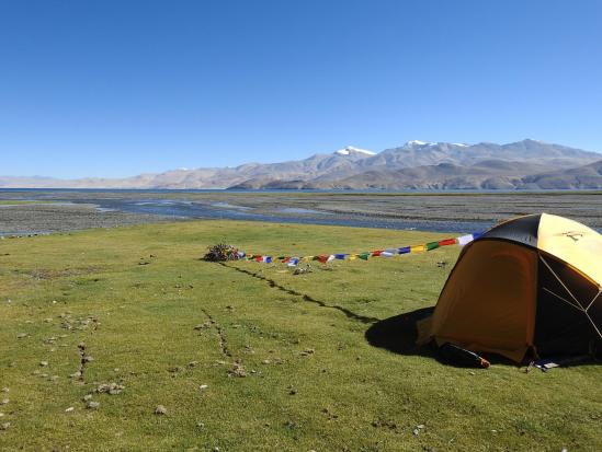 Emplacement de bivouac idéal sur les rives du lac du Tsomo Riri