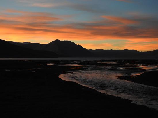 Coucher de soleil sur le lac du Tsomo Riri