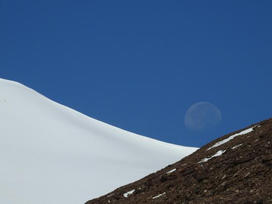 La Lune indique la direction du Lanyar La (enfin pas toujours...)
