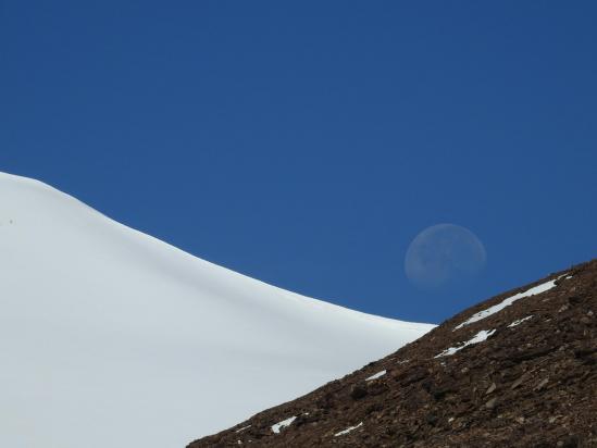 La Lune indique la direction du Lanyar La (enfin pas toujours...)