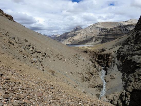 La fameuse gorge qui oblige à une marche à flanc sur des éboulis