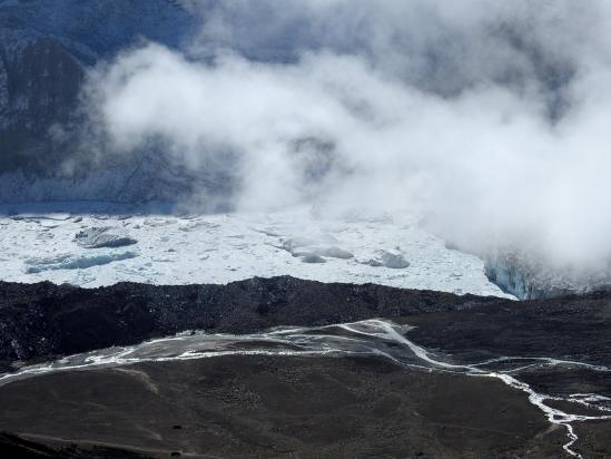 Le lac glaciaire du West Barun glacier vu depuis la crête au-dessus de Shershong