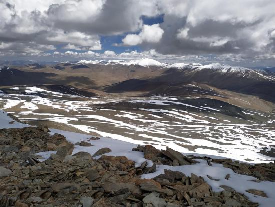 Du sommet du Tsomo Riri view peak on domine le plateau (photo Rinchen Norbu)