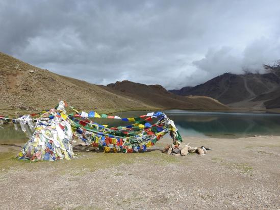 Le lac de Chandra tal vu depuis son exutoire