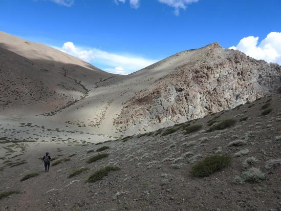 Descente sur la doksa (côté itinéraires : tout droit c'est le 1, à gauche c'est le 2...)