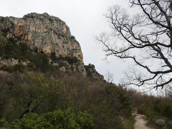 Vue de la face W du Baou de Saint-Jeannet sur le chemin du retour