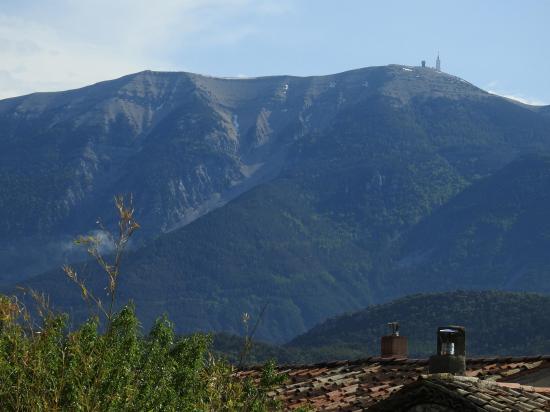 Le sommet du Ventoux vu depuis Plaisians