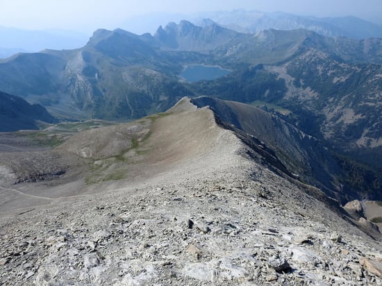 Lac et Tours d'Allos vus depuis le sommet du Mont Pelat