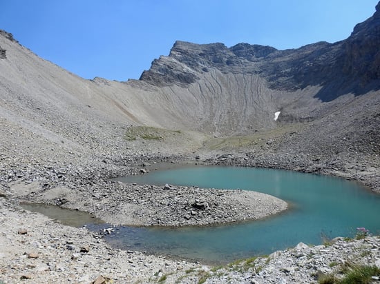 Au bord de la cuvette du lac du trou de l'Aigle