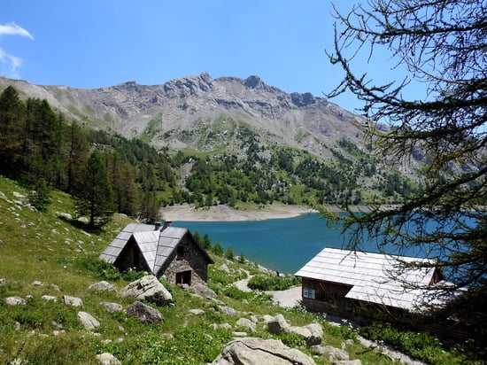 Lac d'Allos et montagne du Laus