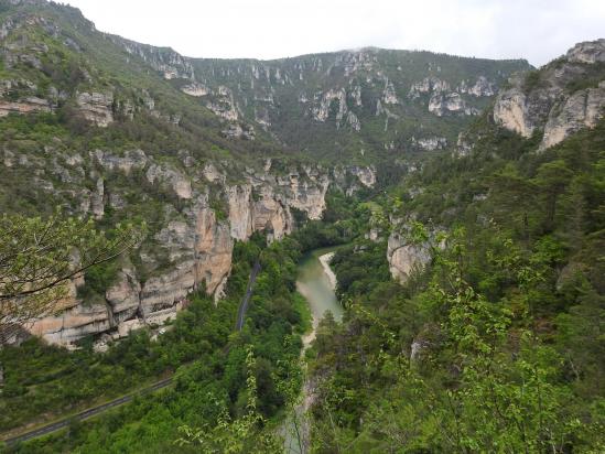 En remontant la rive gauche du Tarn depuis Le Rozier