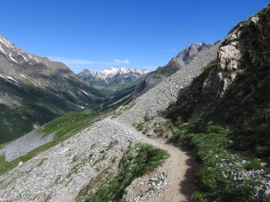 La vallée de la Guisane vue depuis le sentier de montée