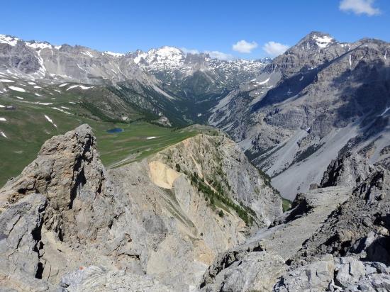 Au sommet de l'Aiguille Rouge (vue plongeante sur la Vallée Etroite)