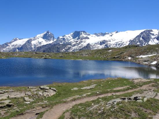 Le lac Noir, l'autre miroir du massif de la Meije