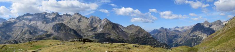 Panorama sur la vallée du rio Esera depuis le sentier de montée au port de Vénasque