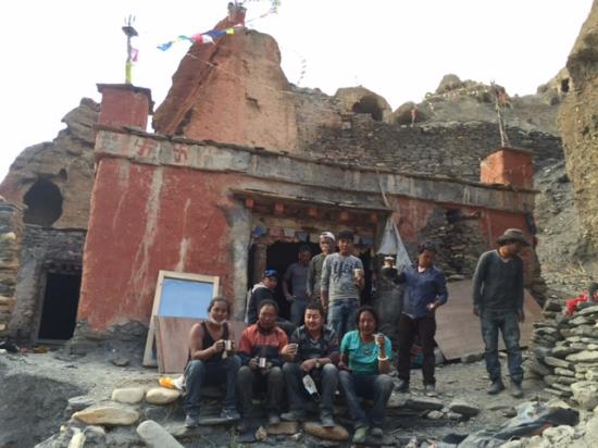 Travaux d'été à Chudzong (photo Tsewang Bista)