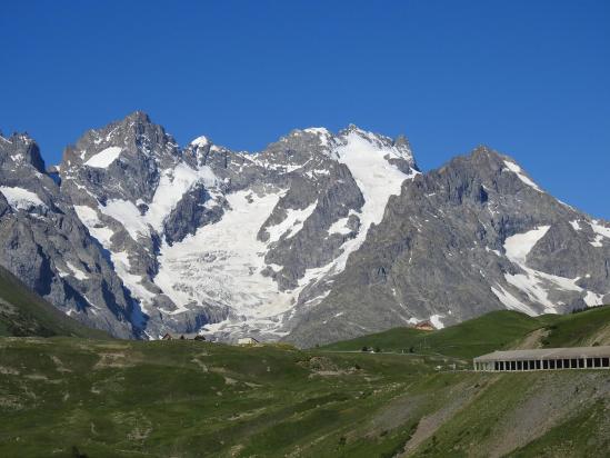 Au col du Lautaret, le massif de la Meije