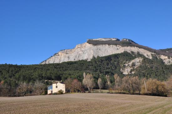 Serre Chauvière vu depuis la route de Pont-de-Quart aux Derbons