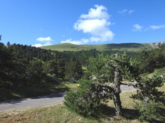 La station de Valdrôme au pied de la montagne de l'Aup