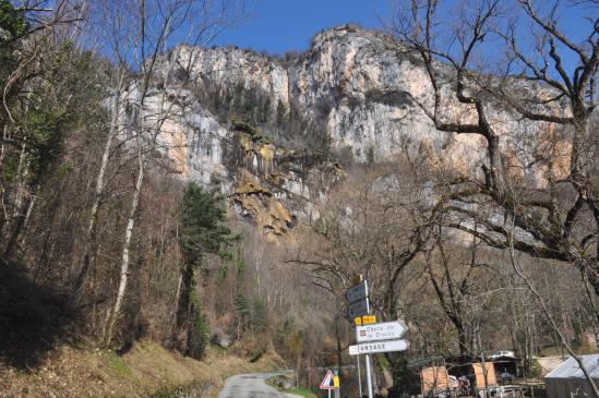 A l'entrée des gorges d'Omblèze au niveau du Moulin de la Pipe