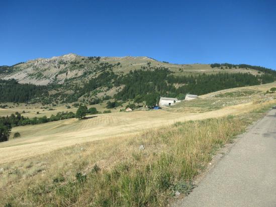 Le pic de la Greysinière vu depuis la route d'accès au col de Gleize