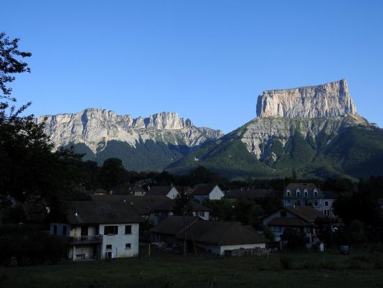 Au petit matin au départ de Chichilianne (Rochers du Parquet et Mont-Aiguille)